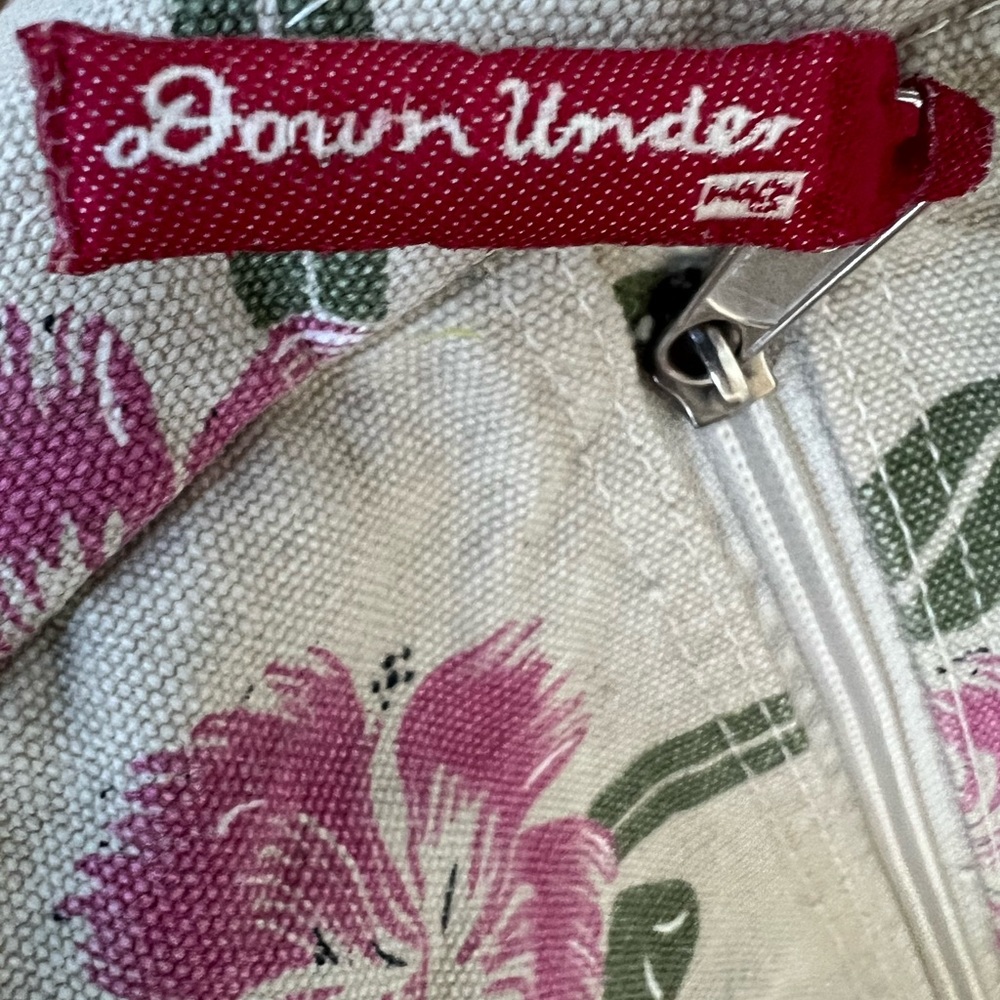 Down Under Floral Tote Zipper Closure, Side, Inside and Front Pockets - Picture 4 of 10